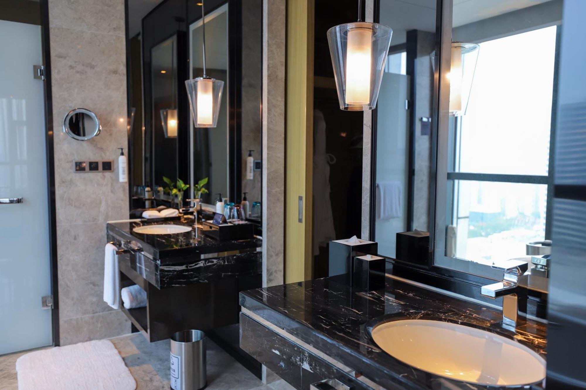 Wanda Realm Jiangmen Hotel Екстериор снимка
